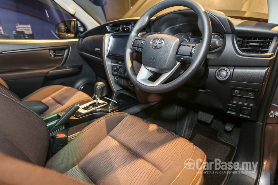 Toyota Fortuner AN160 (2016) Interior