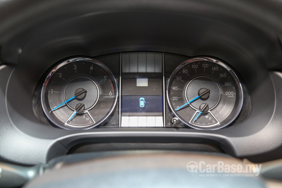 Toyota Fortuner AN160 (2016) Interior
