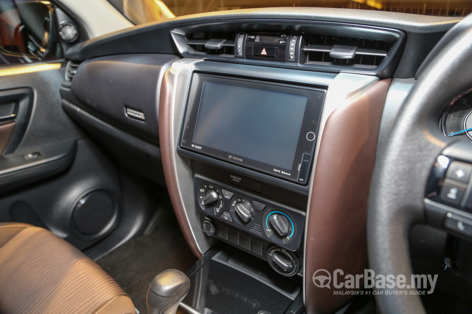 Toyota Fortuner AN160 (2016) Interior