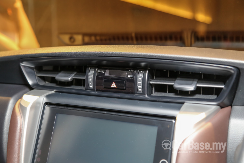 Toyota Fortuner AN160 (2016) Interior