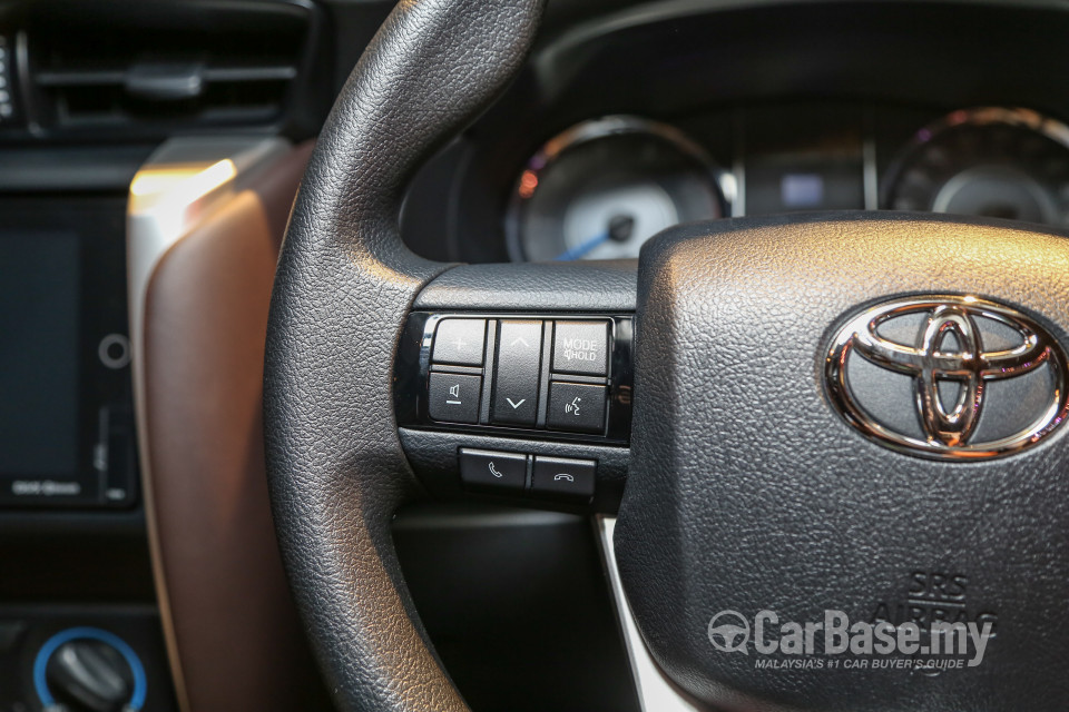 Toyota Fortuner AN160 (2016) Interior