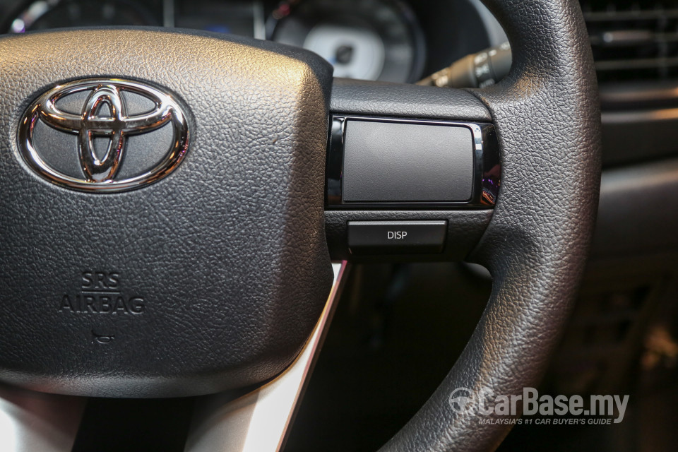 Toyota Fortuner AN160 (2016) Interior
