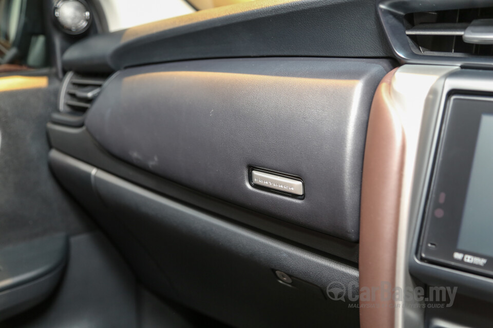 Nissan Navara D23 Facelift (2021) Interior