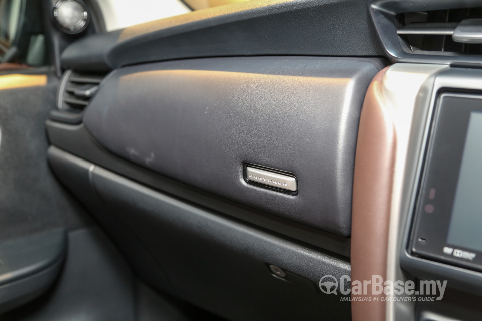 Toyota Fortuner AN160 (2016) Interior