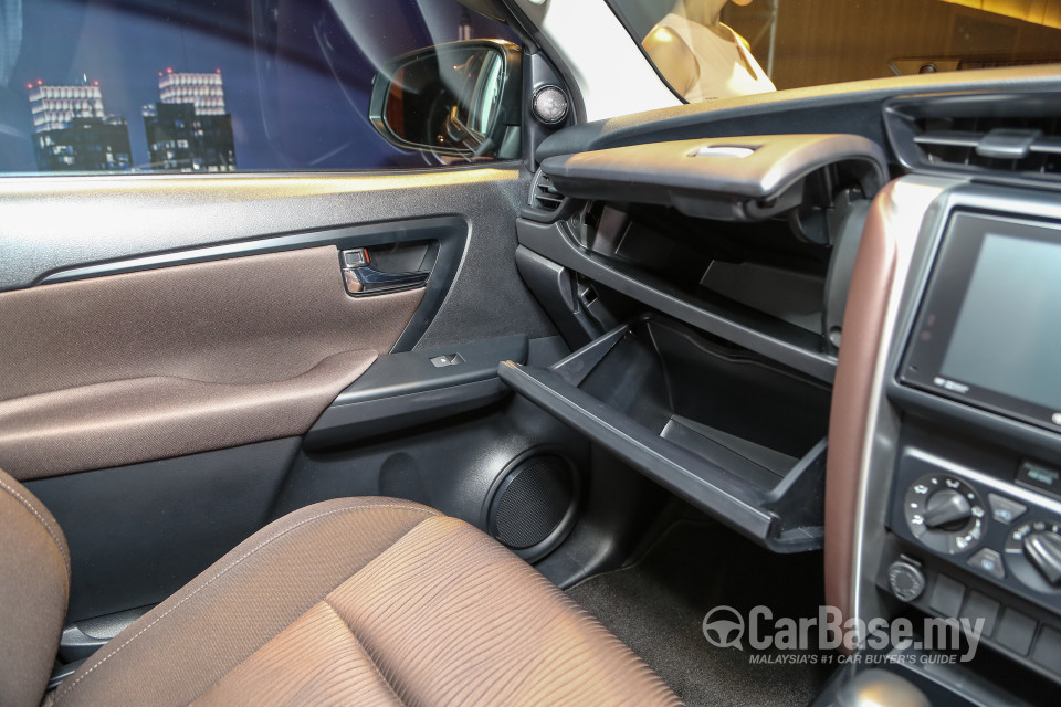 Toyota Fortuner AN160 (2016) Interior