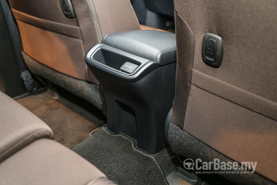 Toyota Fortuner AN160 (2016) Interior