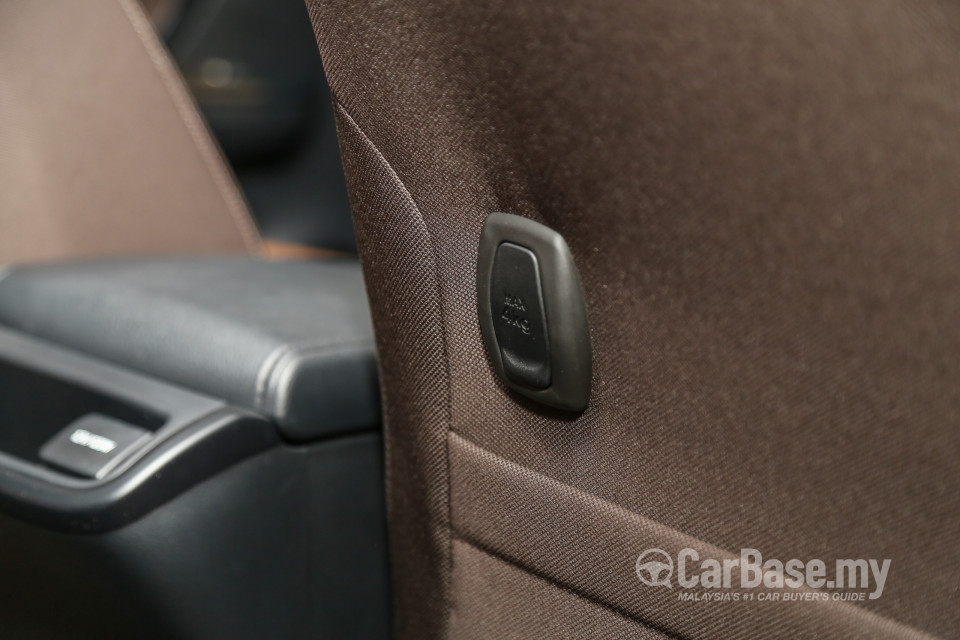 Toyota Fortuner AN160 (2016) Interior