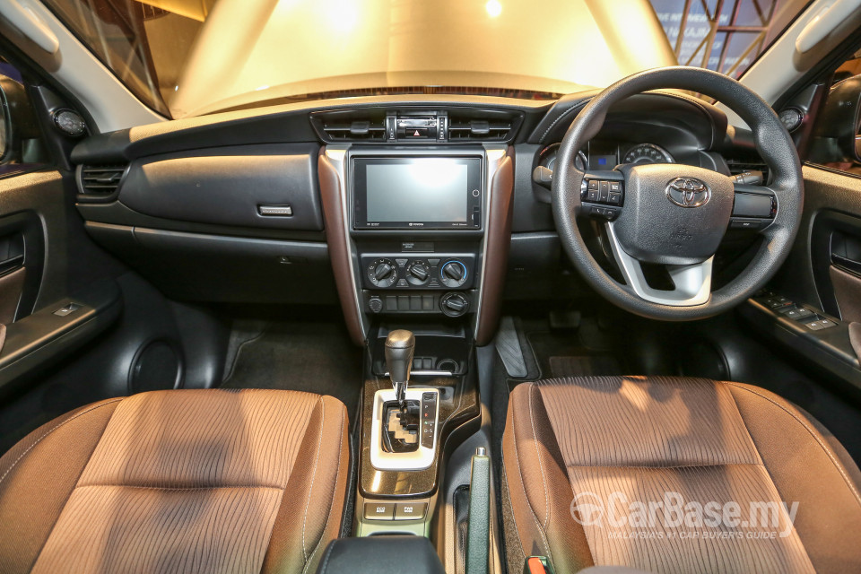 Toyota Fortuner AN160 (2016) Interior