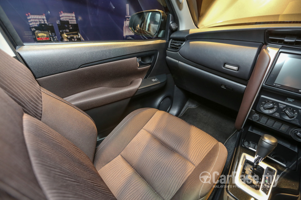 Toyota Fortuner AN160 (2016) Interior