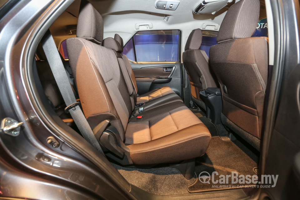 Toyota Fortuner AN160 (2016) Interior