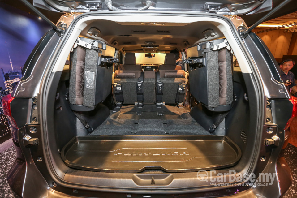 Toyota Fortuner AN160 (2016) Interior