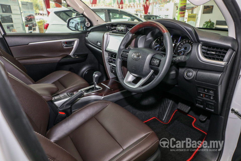 Toyota Fortuner AN160 (2016) Interior