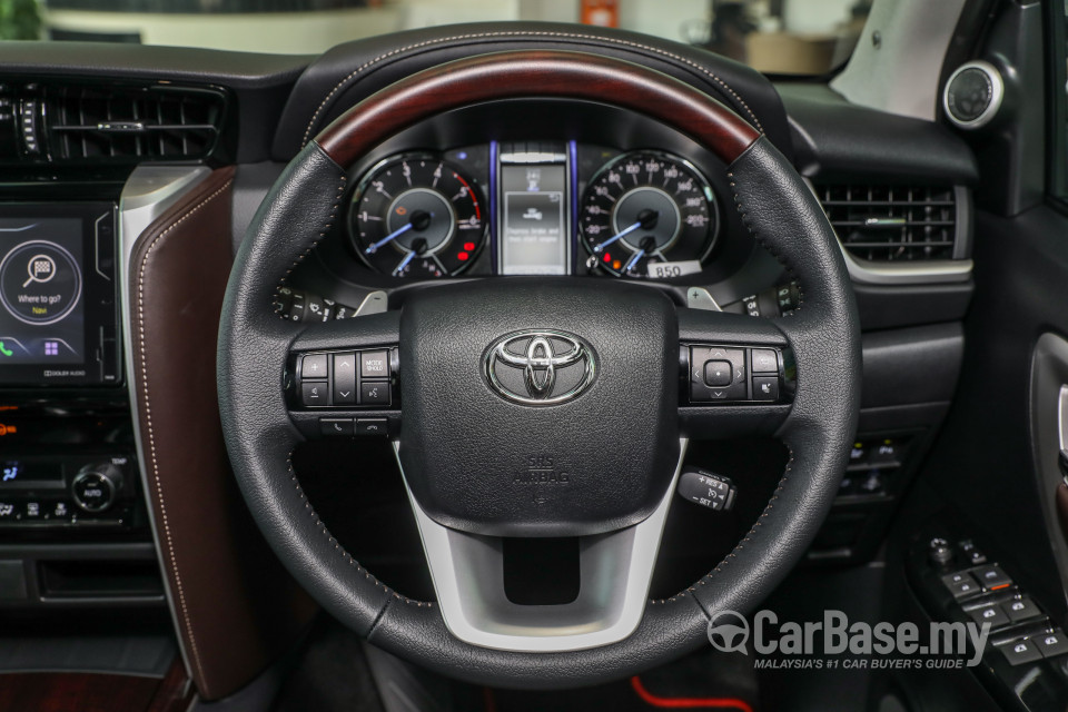 Toyota Fortuner AN160 (2016) Interior