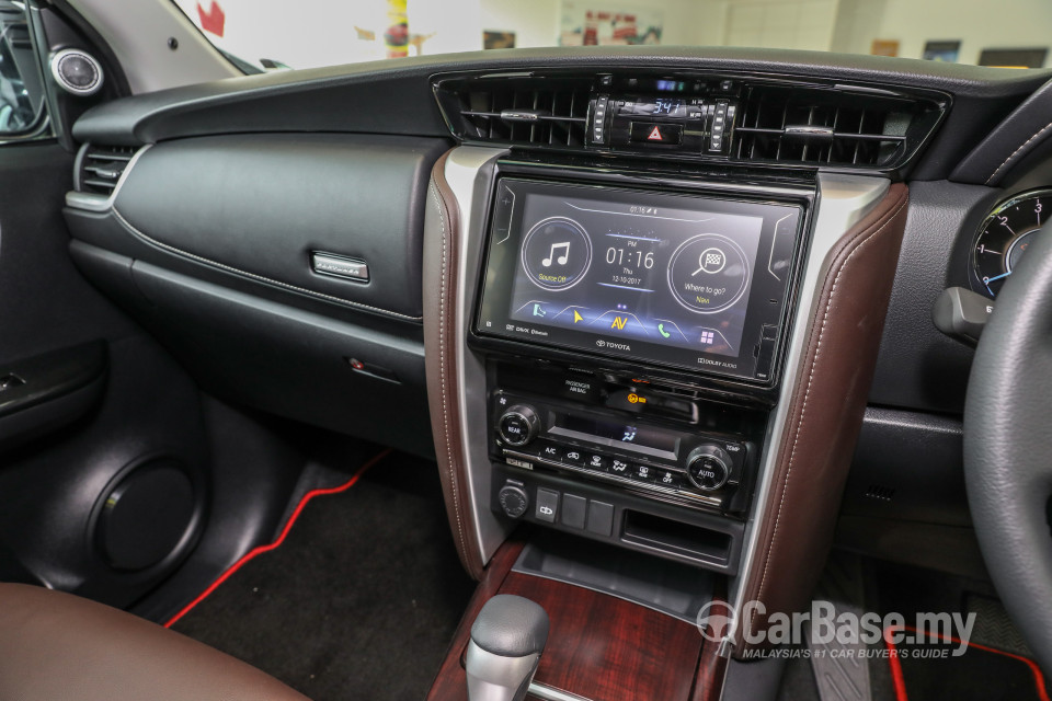 Toyota Fortuner AN160 (2016) Interior