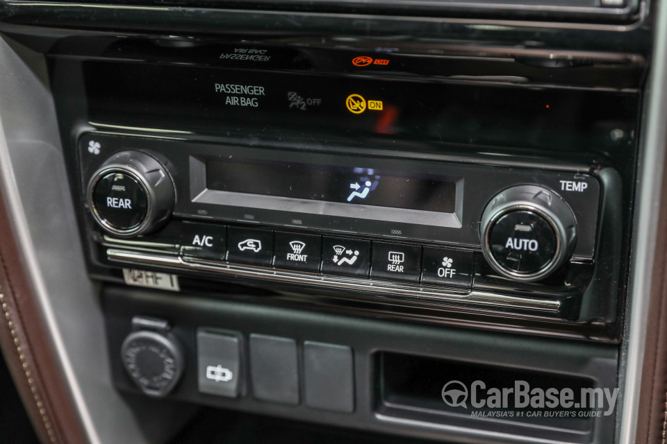 Toyota Fortuner AN160 (2016) Interior