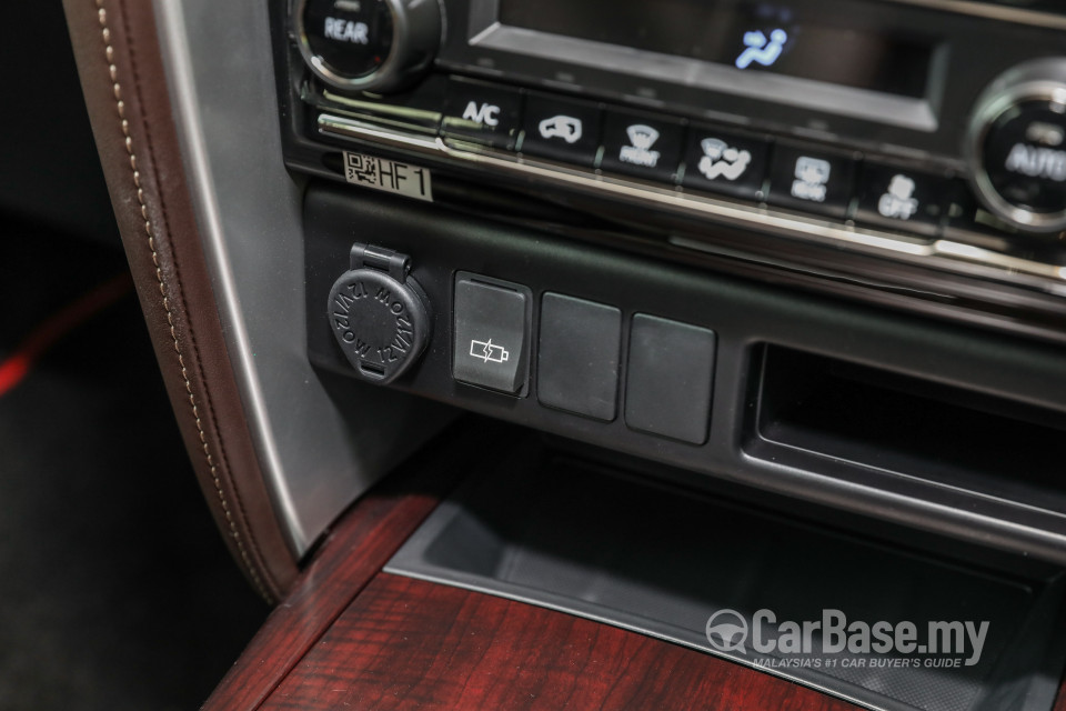 Toyota Fortuner AN160 (2016) Interior