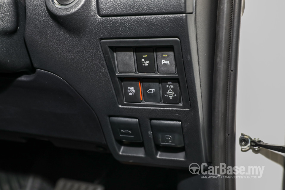 Toyota Fortuner AN160 (2016) Interior