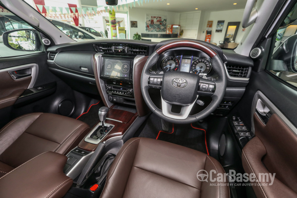 Toyota Fortuner AN160 (2016) Interior