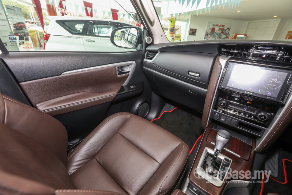 Toyota Fortuner AN160 (2016) Interior