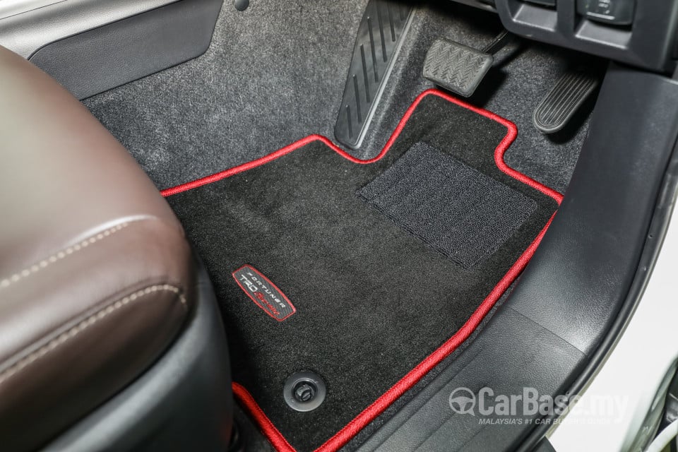 Toyota Fortuner AN160 (2016) Interior