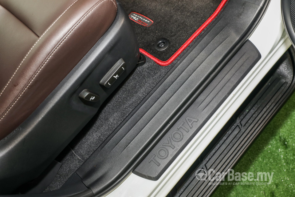 Toyota Fortuner AN160 (2016) Interior