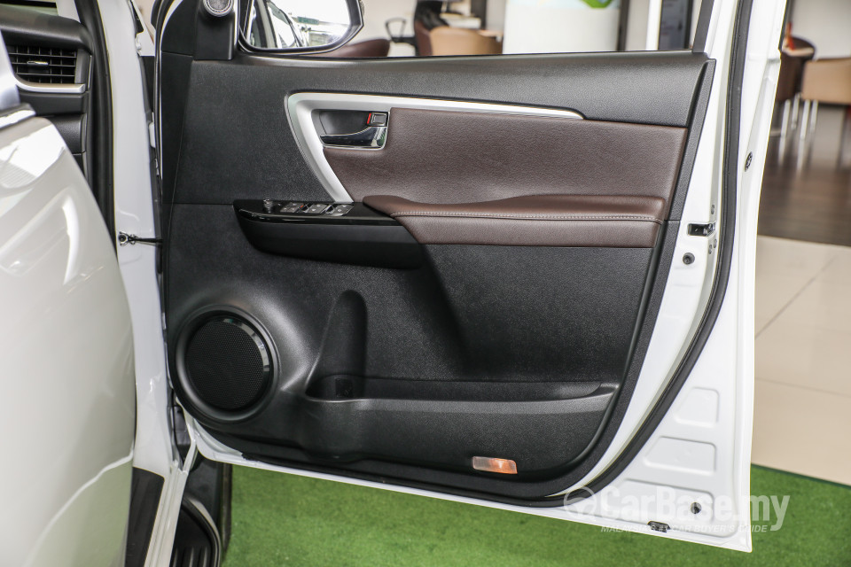 Toyota Fortuner AN160 (2016) Interior