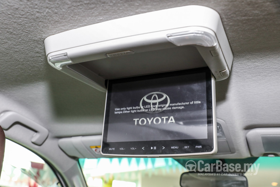 Toyota Fortuner AN160 (2016) Interior