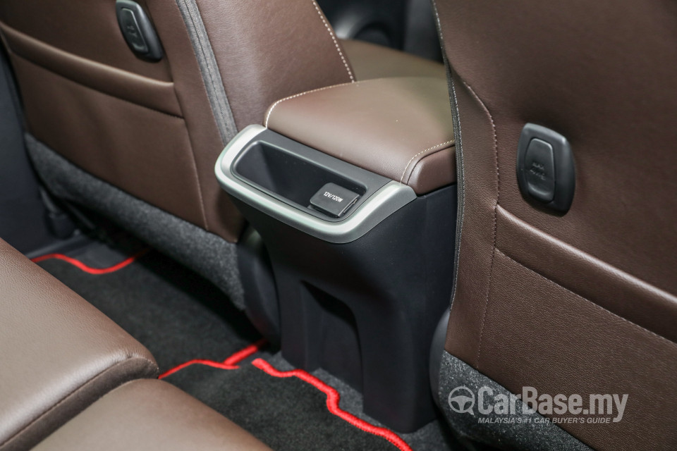 Toyota Fortuner AN160 (2016) Interior