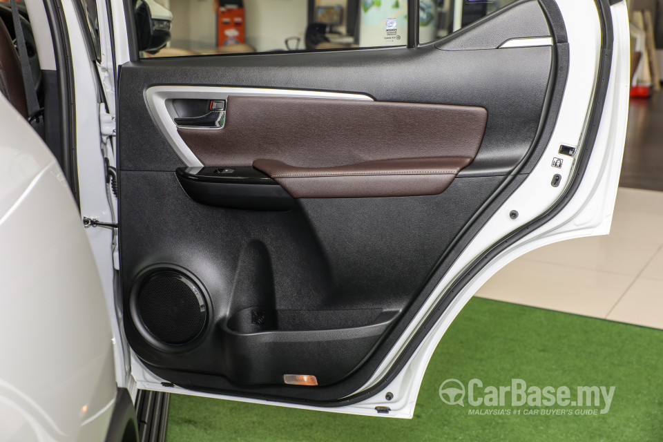 Toyota Fortuner AN160 (2016) Interior