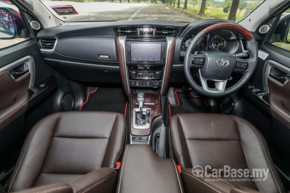 Toyota Fortuner AN160 (2016) Interior
