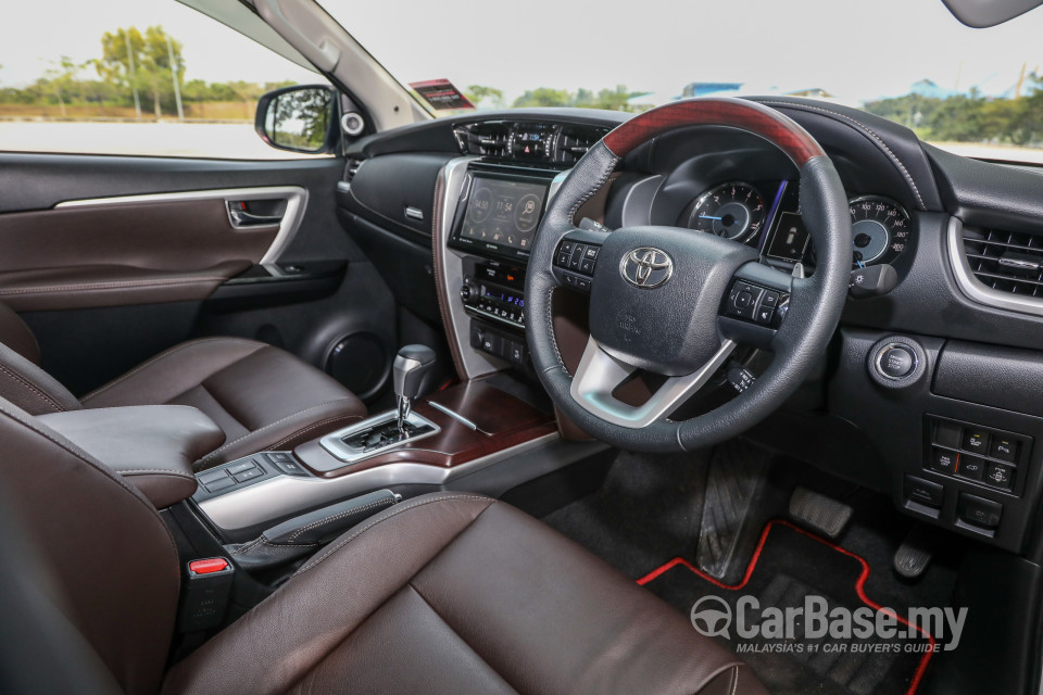 Toyota Fortuner AN160 (2016) Interior