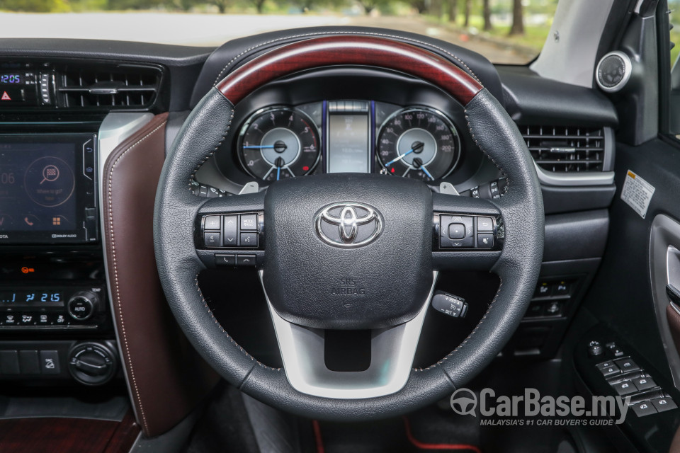 Toyota Fortuner AN160 (2016) Interior