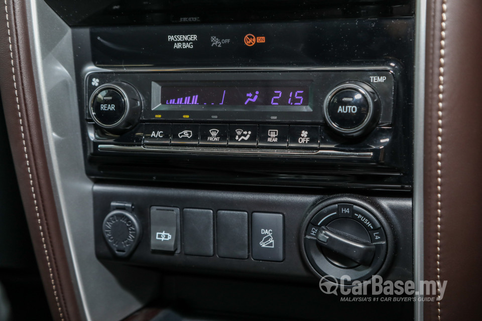 Toyota Fortuner AN160 (2016) Interior