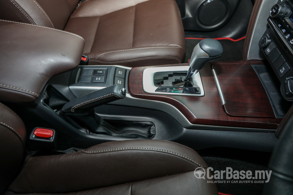 Toyota Fortuner AN160 (2016) Interior