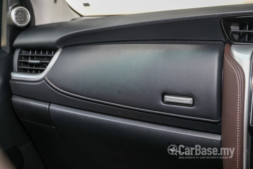 Toyota Fortuner AN160 (2016) Interior