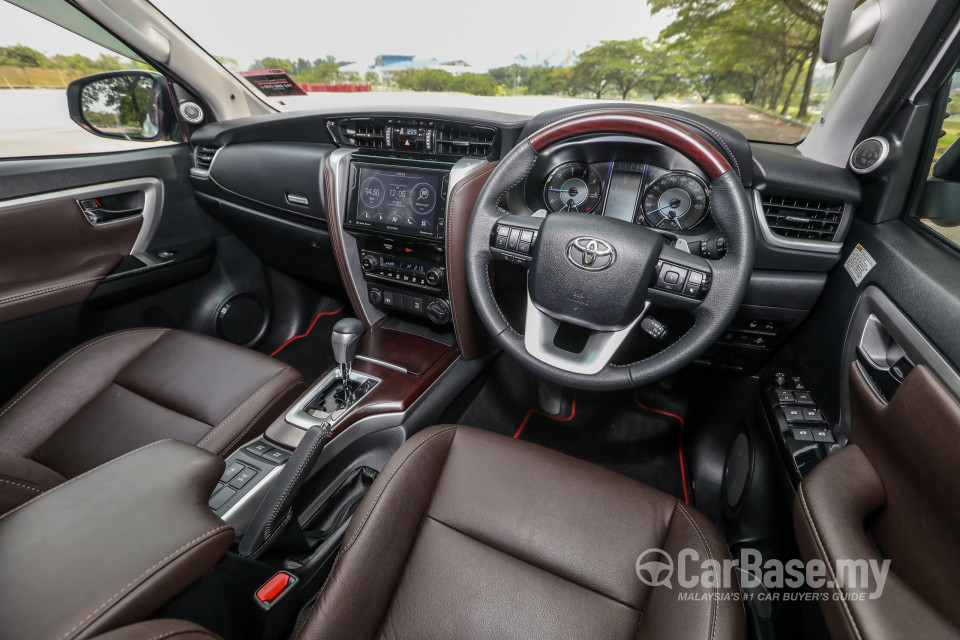 Toyota Fortuner AN160 (2016) Interior