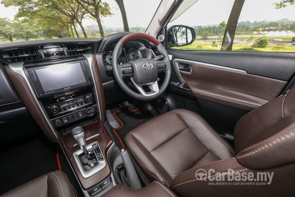 Toyota Fortuner AN160 (2016) Interior