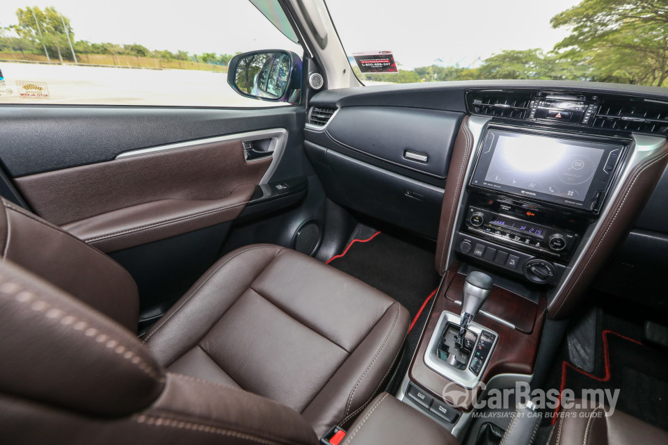 Toyota Fortuner AN160 (2016) Interior