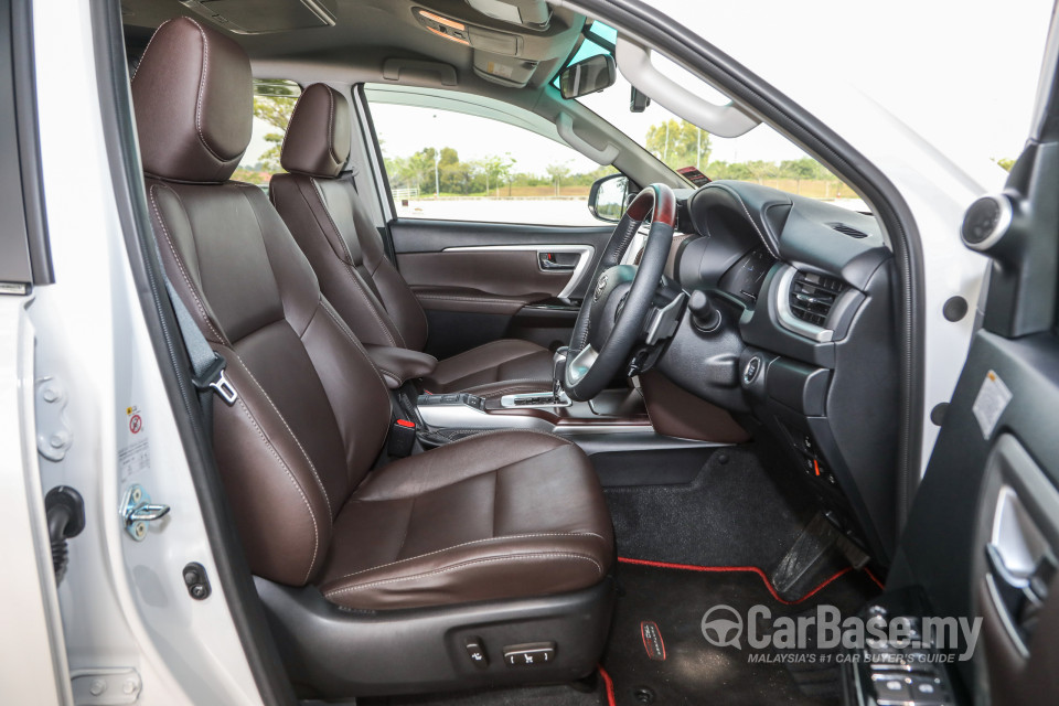 Toyota Fortuner AN160 (2016) Interior