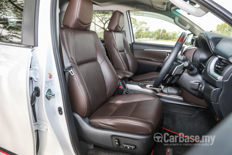 Toyota Fortuner AN160 (2016) Interior
