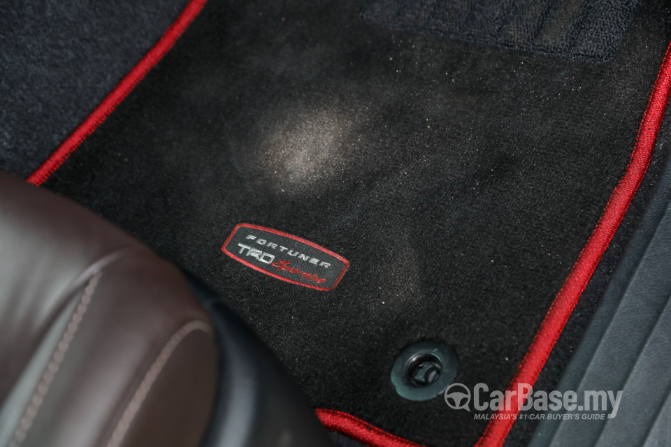 Toyota Fortuner AN160 (2016) Interior