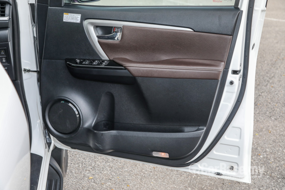 Toyota Fortuner AN160 (2016) Interior