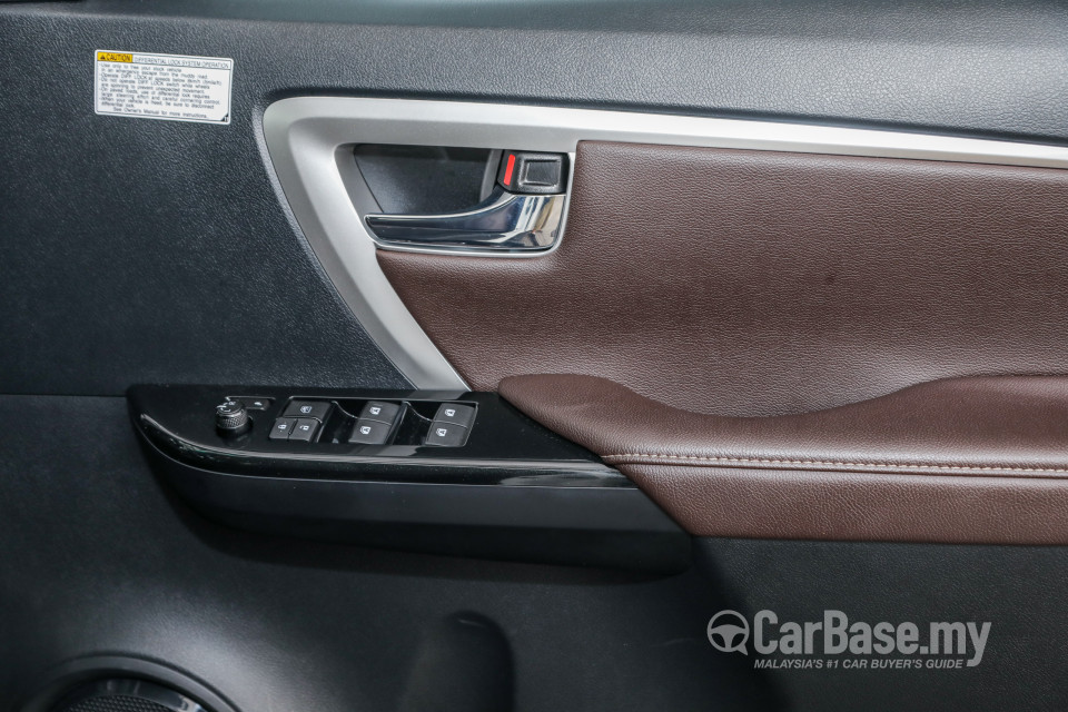 Toyota Fortuner AN160 (2016) Interior