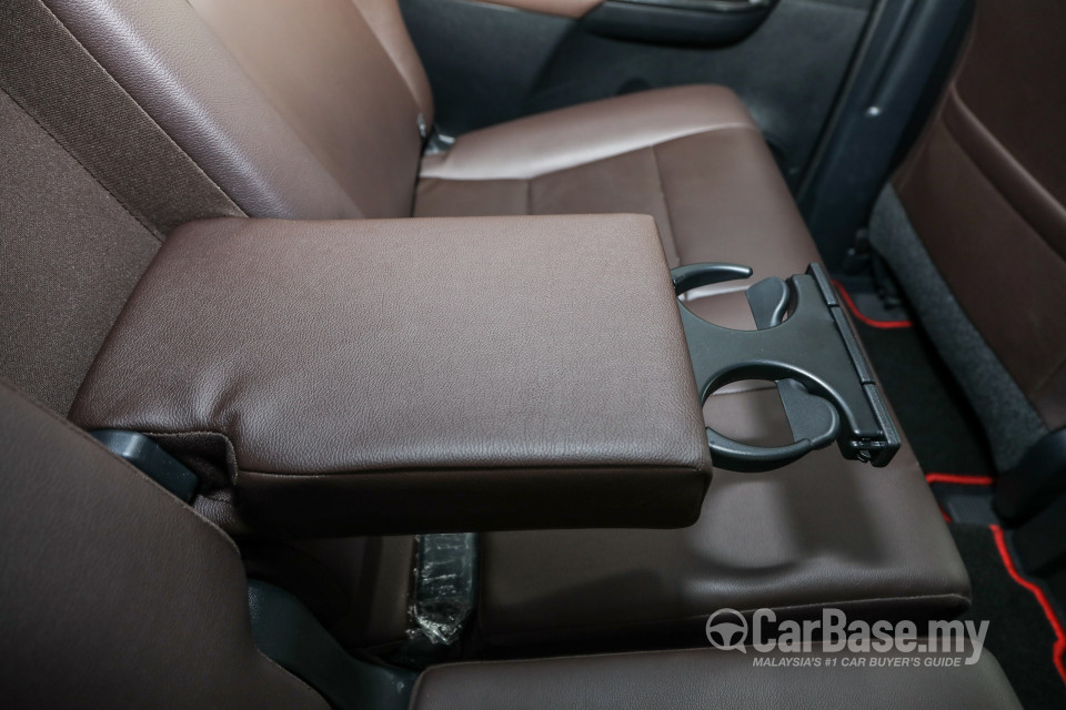 Toyota Fortuner AN160 (2016) Interior