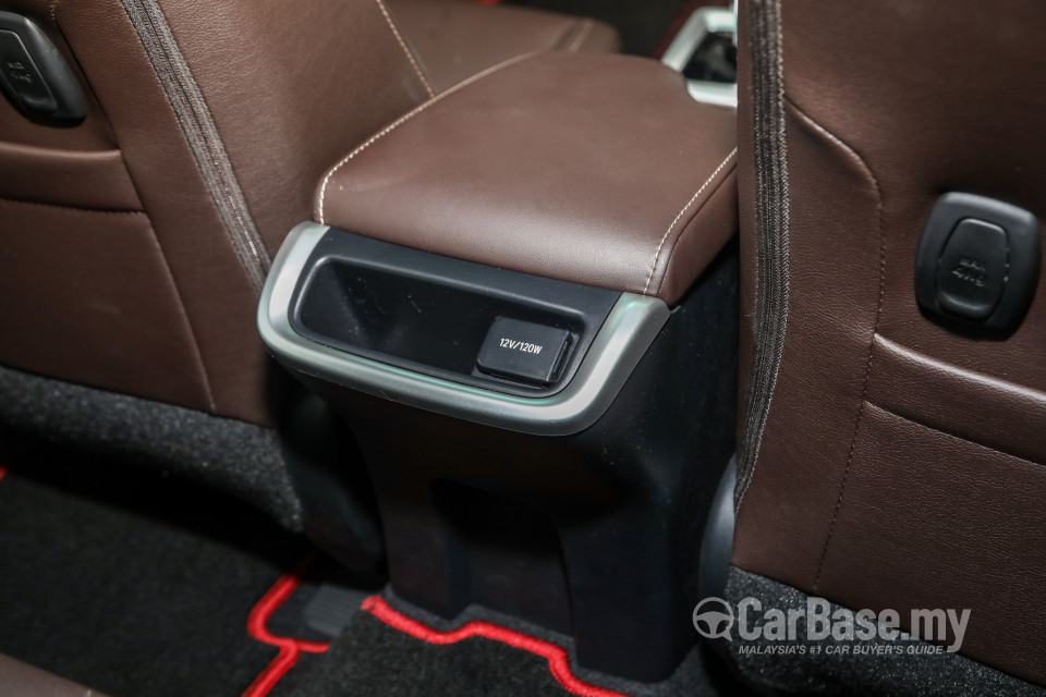 Toyota Fortuner AN160 (2016) Interior