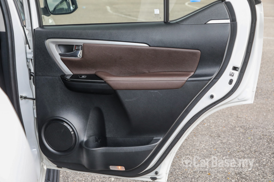 Toyota Fortuner AN160 (2016) Interior