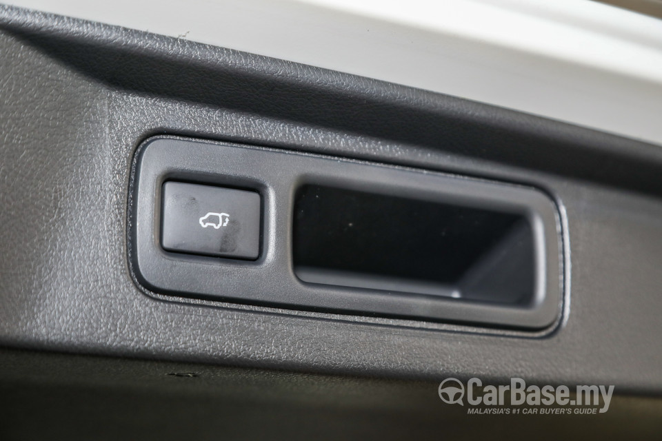 Toyota Fortuner AN160 (2016) Interior