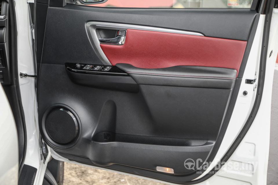 Toyota Fortuner GUN156 Facelift (2021) Interior