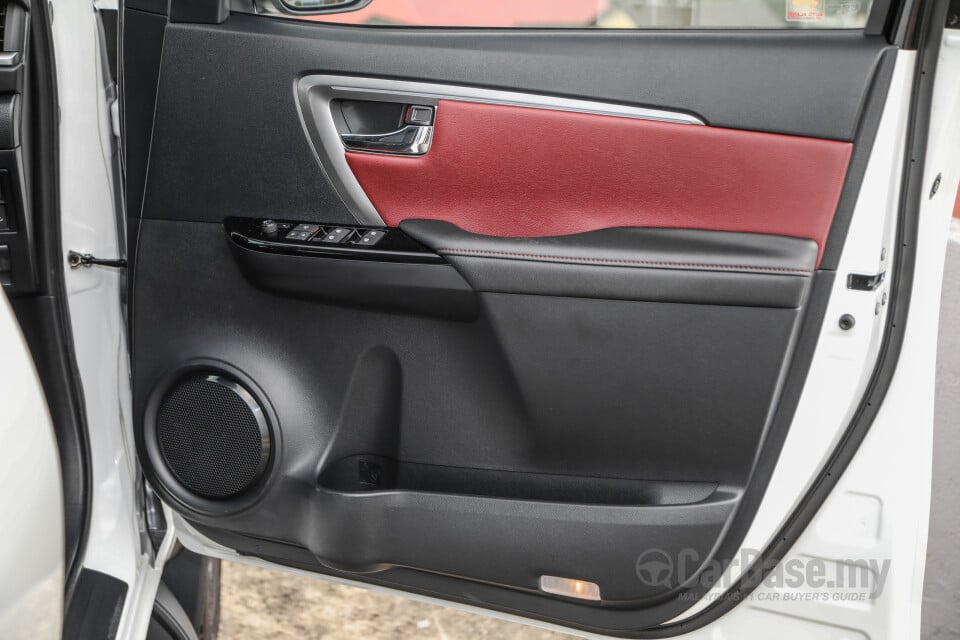Toyota Fortuner GUN156 Facelift (2021) Interior