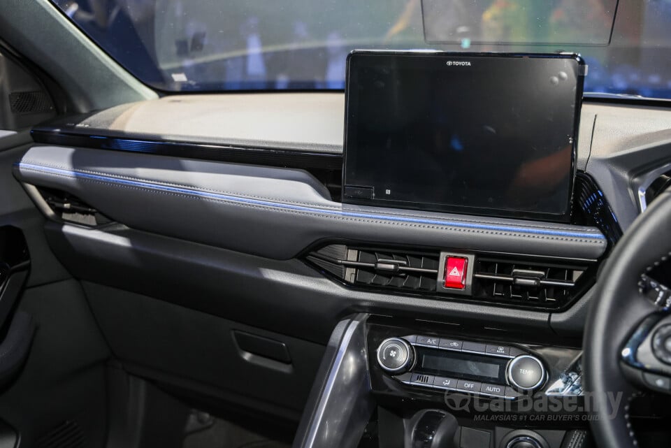Toyota Yaris Cross AC200 (2026) Interior